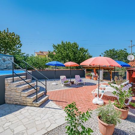 Apartment With Pool Višnjan Exterior foto