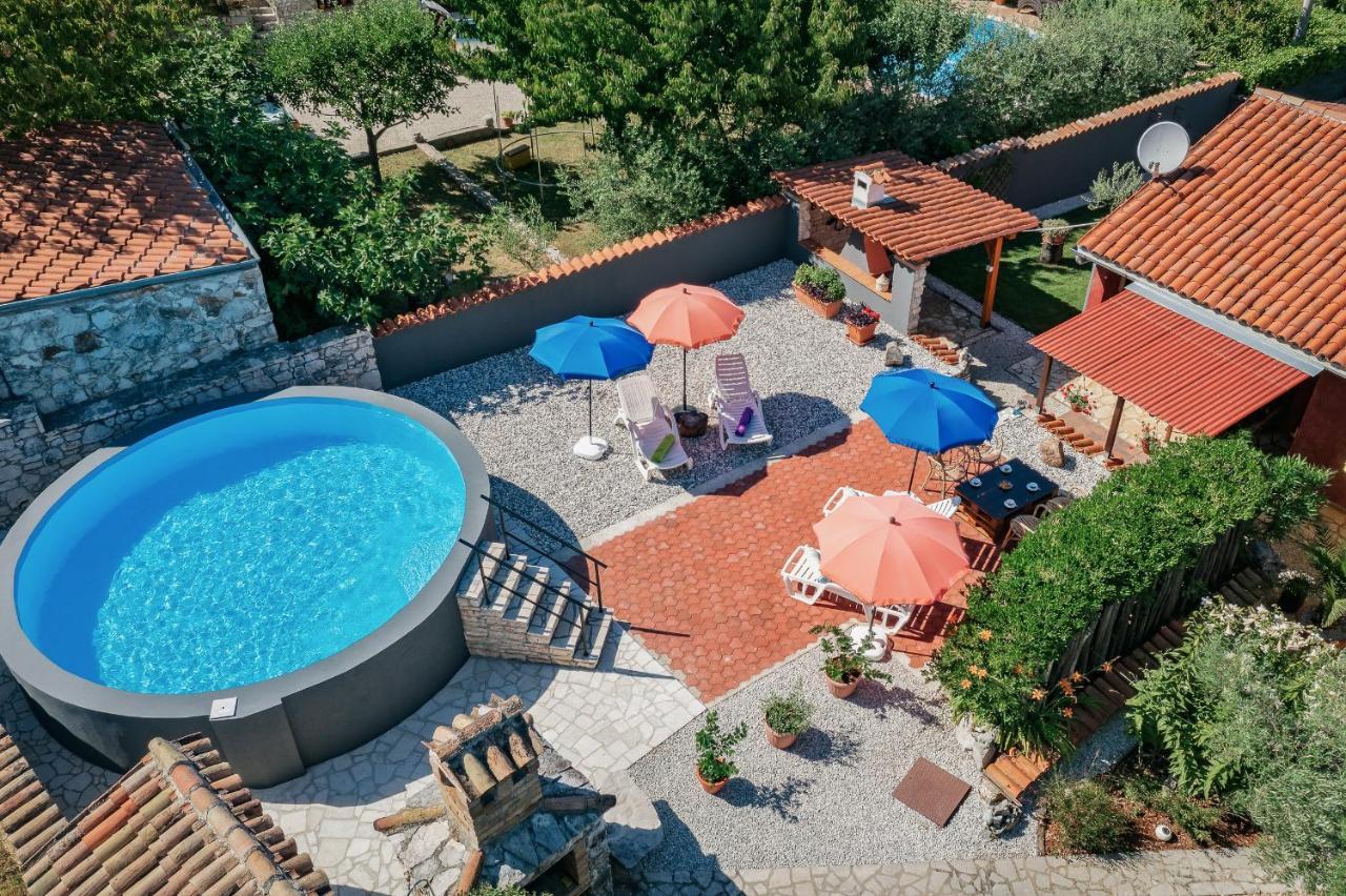 Apartment With Pool Višnjan Exterior foto