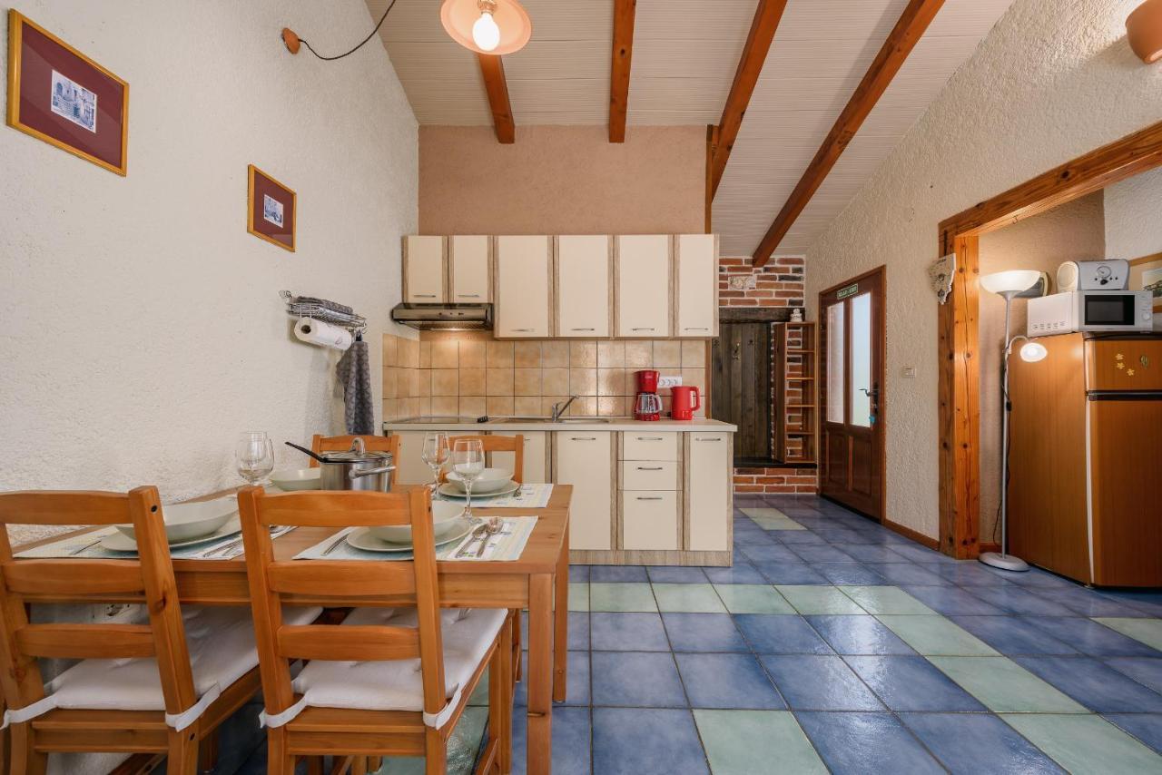 Apartment With Pool Višnjan Exterior foto